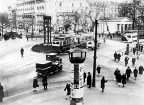A scene from Walther Ruttman’s 1927 silent film “Berlin, Symphony of a Great City” which screens Sunday, January 17, 2016 at the 20th Berlin & Beyond Film Festival. The festival celebrates its 20th anniversary with a restored version of this film fused with music created by the Berlin-based band ALP. Ruttman, a pioneer of modern multimedia art, was influenced by the Russians, especially the montage theories of Dziga Vertov. His visual poem, in conjunction with ALP’s innovative rhythm, will take people back to a bygone era and capture a full day, from morning to midnight, in this bustling metropolis. Image: courtesy Berlin & Beyond 